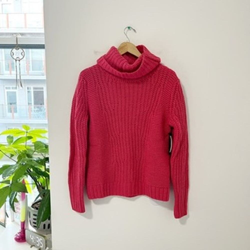 NEW Banana Republic Italian Yarn Strawberry Pink Chunky Sweater Size Medium